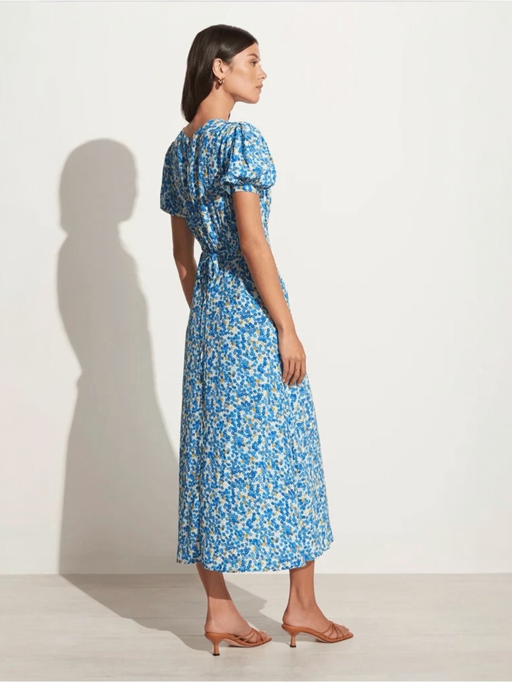 FAITHFULL THE BRAND • Bellavista Midi Dress in Lou Floral Print Blue - Picture 2 of 16